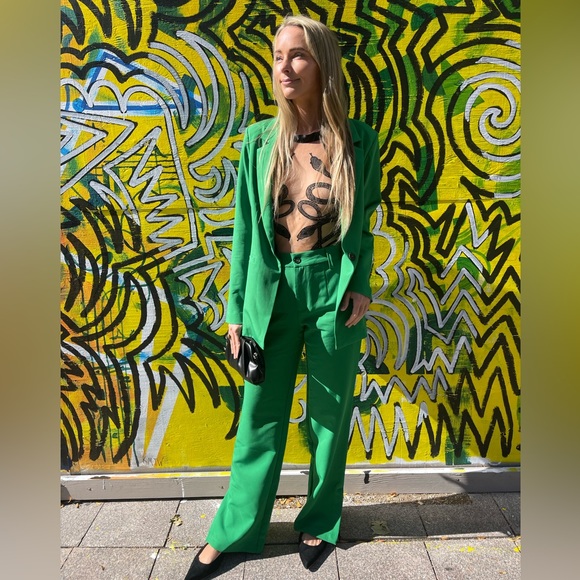 Meet your Posher, Christina - Picture 2 of 6